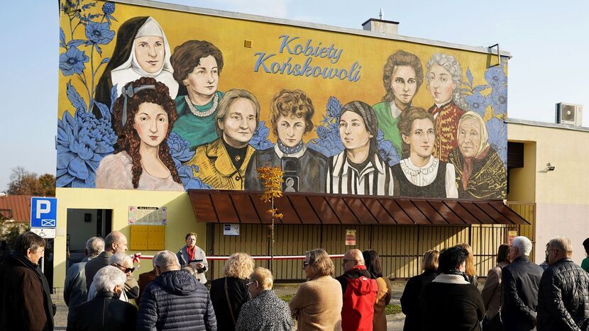 Mural z kobietami ważnymi dla historii Końskowoli ozdobił jedną ze ścian ośrodka kultury