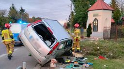 Jechał z sądowym zakazem. Rozbił się o kapliczkę