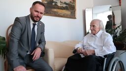 Pani Marianna kończy dziś 101 lat. W dniu urodzin odwiedził ją wojewoda lubelski