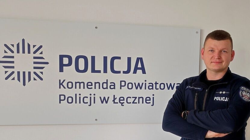 Asp. Grzegorz Wyszomirski, dzielnicowy z łęczyńskiej komendy<br />
