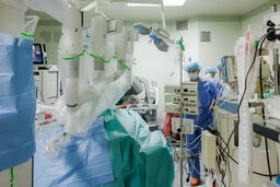 Obecnie należy zakładać, że około 100 pacjentów, głównie z rakiem płuca oraz guzami śródpiersia mogłoby skorzystać rocznie z tego typu operacji w naszym ośrodku – mówi dr hab. n. med. Paweł Rybojad z Katedry i Kliniki Chirurgii Klatki Piersiowej Uniwersytetu Medycznego w Lublinie.