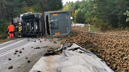 Droga zablokowana przez… buraki. Winny kierowca