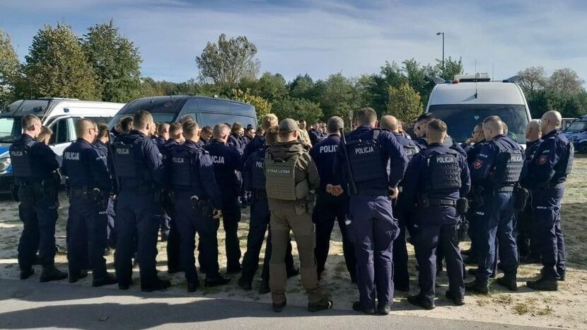 W akcję poszukiwawczą zaangażowanych jest ok. 300 policjantów z Zamościa, Biłgoraja, Lublina i Kielc