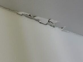 Strop się ugiął, pękają ściany. Co na to deweloper?