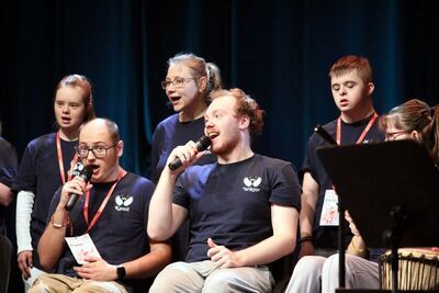 Śpiewają w imię rodziny. Artyści Nieprzetartego Szlaku na wielkiej scenie