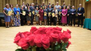 „Dzisiaj chcemy szczególnie podkreślić to, kim Państwo jesteście”. Nagrody i życzenia trafiły do lubelskich nauczycieli