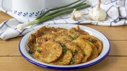 Złociste i chrupiące. Po prostu pyszne. Sprawdzone przepisy na placki