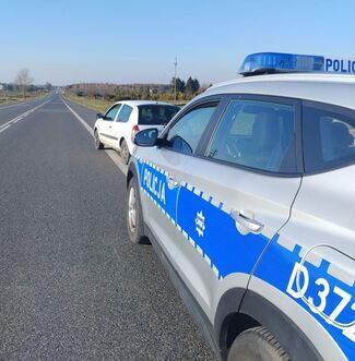 25-latek uciekał przed policją, bo nie miał prawa jazdy