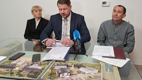 Małgorzata Bzówka, Krzysztof Turczyn i Andrzej Smyk spotkali się w poniedziałek z dziennikarzami, aby wyjaśnić na czym polegały „insynuacje i pomówienia” Franciszka Josika. Wszyscy zapewniali, że działali zgodnie z prawem. Mówili też, że ewentualnego prokuratorskiego śledztwa się nie obawiają, bo „nie mają nic do ukrycia”