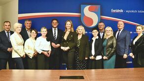 Program zakłada wplatanie języka angielskiego do codzienny czynności w życiu dziecka w naturalny sposób, zapewniając mu równoległe poznawanie dwóch języków.