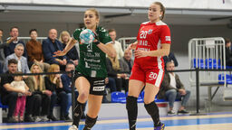 Daria Szynkaruk (z piłką) doskonale pamięta ubiegłoroczne potyczki kwalifikacyjne z ZORK Jagodina
