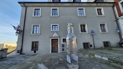 Po słynnych happeningach, gdzie na rusztowaniach przy swojej kamienicy Janusz Palikot konsumował ostentacyjnie alkohol pozostało gorzkie wspomnienie