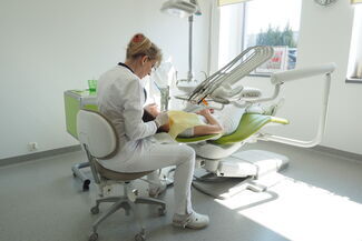 Gdzie bezpłatne leczenie zębów. Mobilny gabinet dentystyczny w trasie