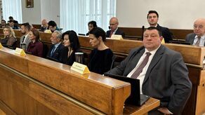 Większość ratuje mandaty pięciu radnych prezydenta