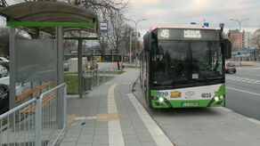 Będą kładli asfalt. Kierowców i autobusy czekają objazdy