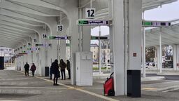 Pasażer się skarży: Na dworcu w Lublinie nie ma gdzie usiąść