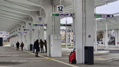 Pasażer się skarży: Na dworcu w Lublinie nie ma gdzie usiąść