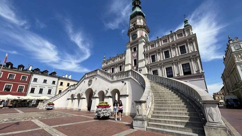 Czy schody zamojskiego Ratusza doczekają się remontu? Zobaczymy. Poprzednie dwa przetargi były nieudane