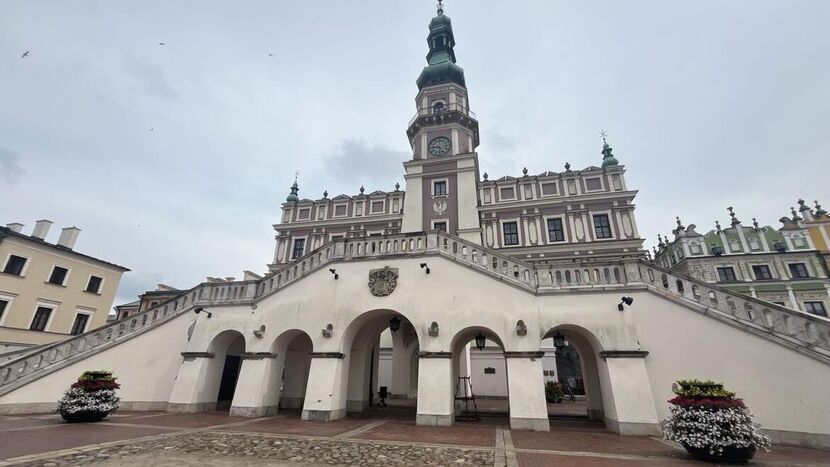 Jest spora szansa, że tym razem uda się wyłonić wykonawcę i w przyszłym roku schody ratusza będą już wyglądały lepiej