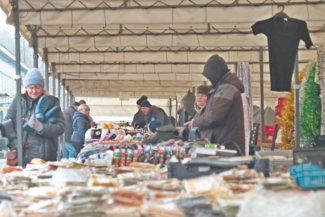 Na straganie w dzień targowy... robi się coraz bardziej pusto?