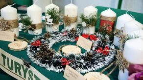 Ubieranie choinki, kiermasz i śpiewanie kolęd na Uniwersytecie Przyrodniczym