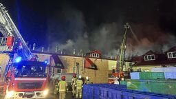 Potężny pożar w zakładzie mięsnym. Gasiło go prawie 100 strażaków. Straty idą w miliony