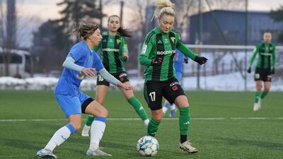 Roksana Ratajczyk (z piłką) i jej koleżanki w pocie czoła przygotowują się do wznowienia rozgrywek Orlen Ekstraligi