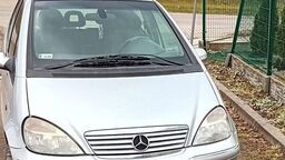 Pijany staranował mercedesem płot. Mandat dostała jego partnerka