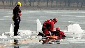Stąpanie po kruchym lodzie… aby móc ratować życie innym