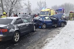 Wypadek w Puławach. Ranna jest kobieta i troje dzieci