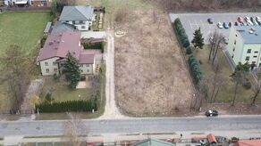 Zdaniem Straży Miejskiej to z tego typu dojazdów mogą pochodzić ślady na ulicy Sławinkowskiej