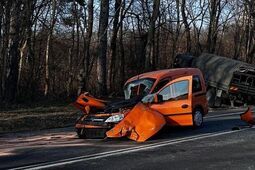 Zderzenie wojskowej ciężarówki i osobówki. Sprawcą nietrzeźwy kierowca