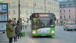 Szkoły zaczynają ferie, więc autobusy też. Co się zmienia?