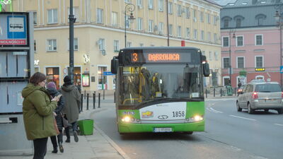 Szkoły zaczynają ferie, więc autobusy też. Co się zmienia?
