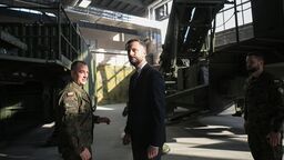 Minister obrony narodowej Władysław Kosiniak-Kamysz w bazie wojskowej w Sochaczewie 
PAP/Marcin Obara
