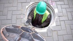 Awaria kanalizacji. Utrudnienia na ulicy Podwale 