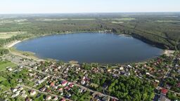 W sezonie letnim liczba turystów odwiedzających jezioro Firlej jest bardzo wysoka. Gmina chce usprawnić system poboru opłat za parkowanie