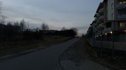 Brak oświetlenia i chodnika. Niebezpieczne sytuacje to tutaj codzienność