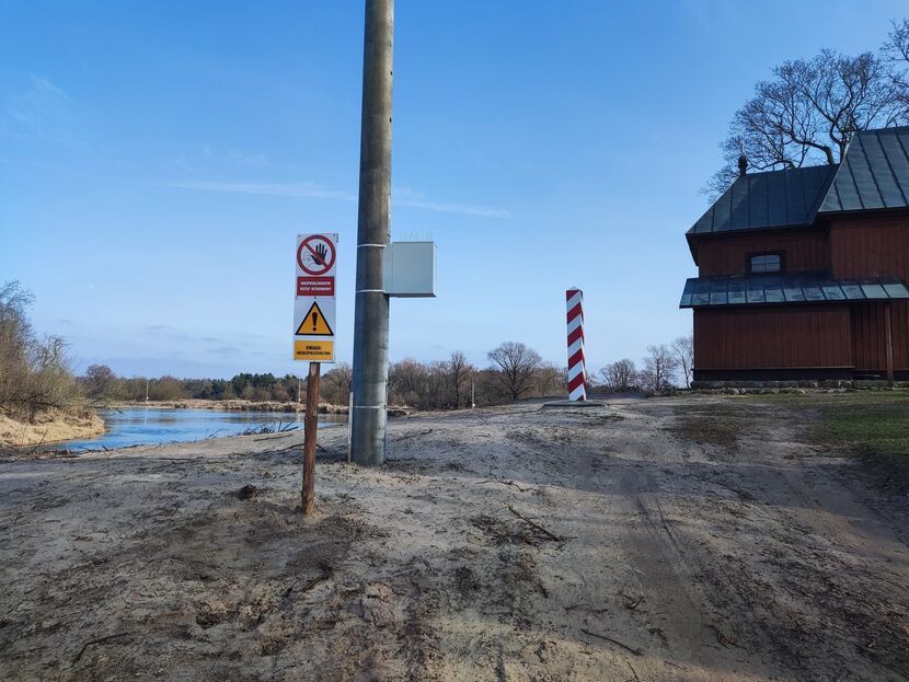 Kościółek w Krzyczewie niespełna 10 metrów od brzegu Bugu