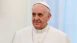 Spokojna noc bez kryzysów. Watykan przekazał jaki jest stan papieża Franciszka