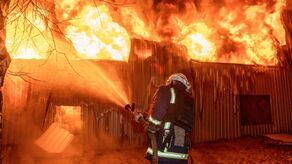 Ukraina, Charków, 27 marca 2025: Gaszenie pożaru po rosyjskim ataku rakietowym