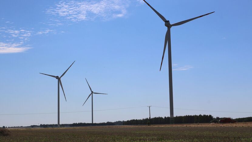 Farma wiatrowa "Lubartów" niedaleko Michowa i Abramowa  to największa elektrownia wiatrowa na Lubelszczyźnie. Czy podobna powstanie w Obszy? Chcą tego przedstawiciele firm, którzy szukają lokalizacji pod nowe wiatraki<br />
