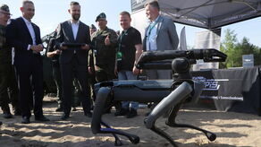 Bezzałogowce nie ograniczają się tylko do tych, które latają - istnieją także zdalnie sterowane maszyny naziemne oraz poruszające się pod wodą