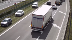 Niebezpieczne manewry na S12. Kierowcy pojechali pod prąd