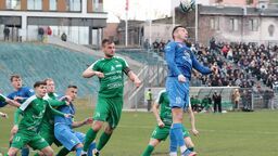 Rafał Król w drugiej połowie, w swoim stylu wpakował piłkę do siatki po strzale głową. Bramka nie została jednak uznana, o co spore pretensje mieli goście