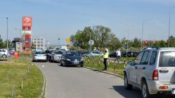 79-latek potrącił 77-latkę. Starszy kierowca nie zauważył pieszej