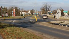 Ul. 15 Pułku Piechoty w Dęblinie (na zdj) - od mostu na Wiśle do wiaduktu kolejowego, doczeka się poważnej przebudowy. Sporo na lepsze zmieni się także na wylocie w stronę Moszczanki