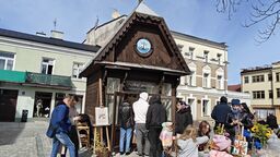 Niewielki kiosk w centrum Chełma w sobotę zamienił się w galerię sztuki VelArt Gallery 