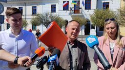 Petycję wraz z koncepcją i podpisami komitet złożył w środę w ratuszu