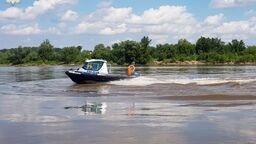 Wypadli z motorówki i utknęli pod mostem na Wiśle 